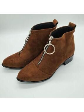 Short brown bootie with zipper